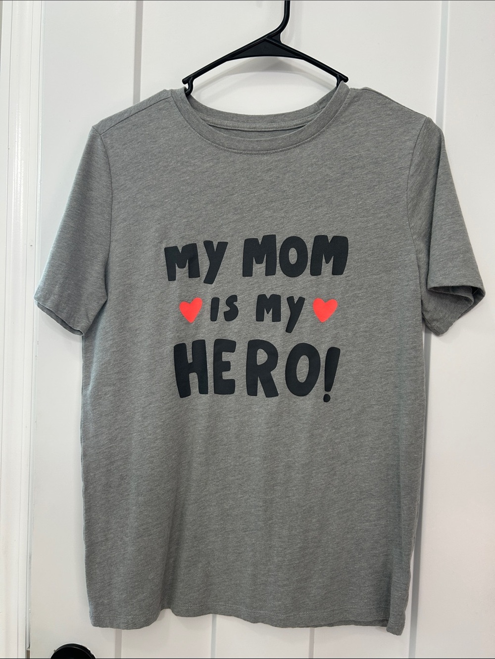 Cat & Jack Grey Short Sleeve Tee with Red Heart Graphic